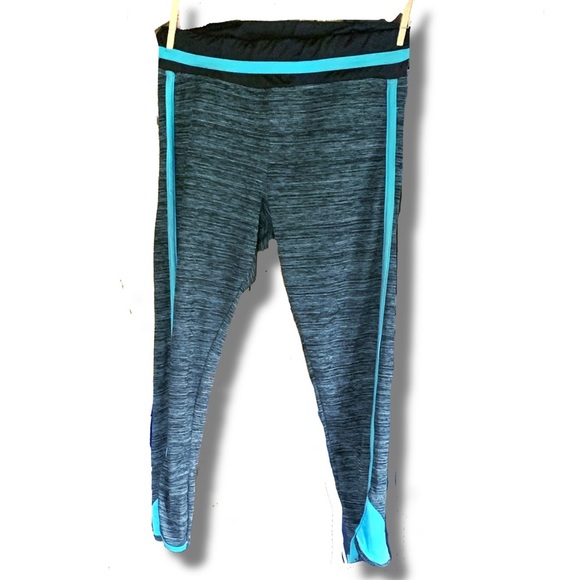 Volcom Gray and Blue Women's Capris - Picture 1 of 9